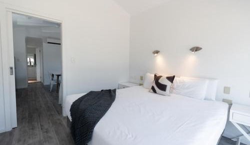 Villa - Sleeps 6