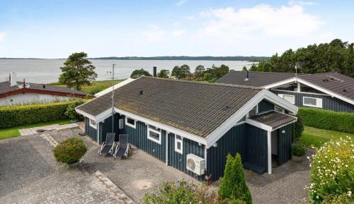 Three-Bedroom Holiday Home 