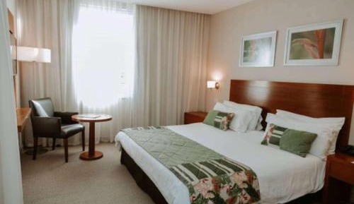 King Suite - Non-Smoking