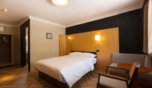 Deluxe Queen Room