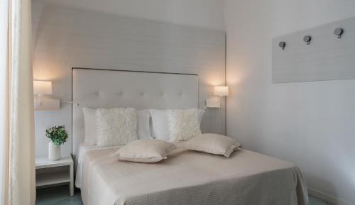 Double or Twin Room with Partial Sea View