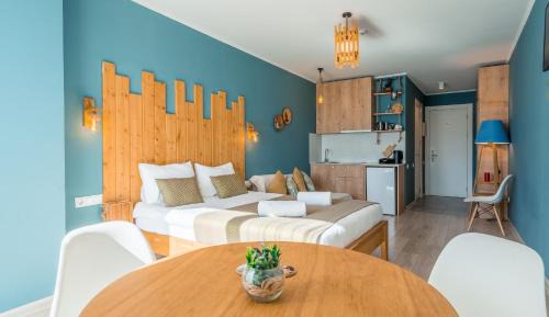 Apartment with Mountain View