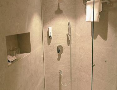 Deluxe Double Room (2 Adults + 1 Child)