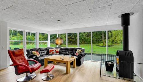 Three-Bedroom Holiday Home 