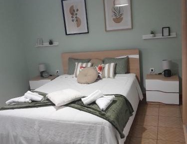 Three-Bedroom Apartment with Balcony