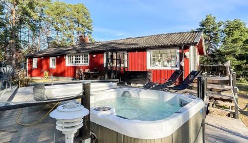 One-Bedroom Holiday Home