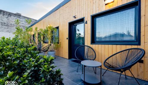 Deluxe One-Bedroom Apartment with Garden View