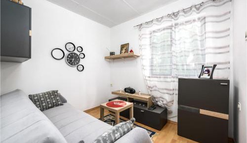 One-Bedroom Holiday Home