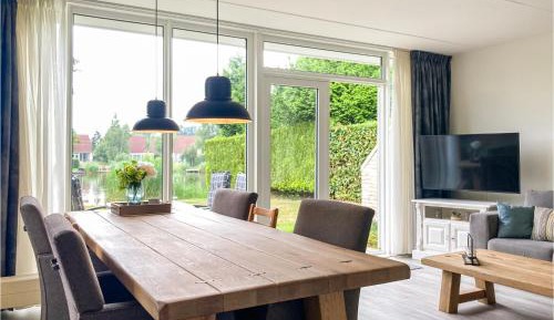 Three-Bedroom Holiday Home 