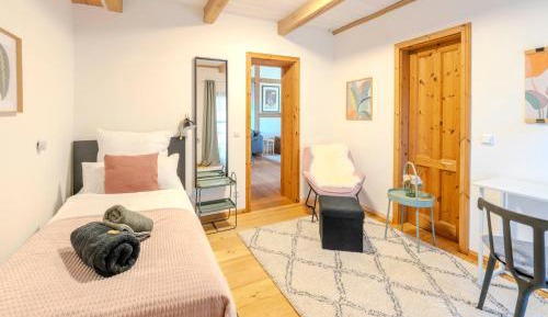 Single Room with Shared Bathroom