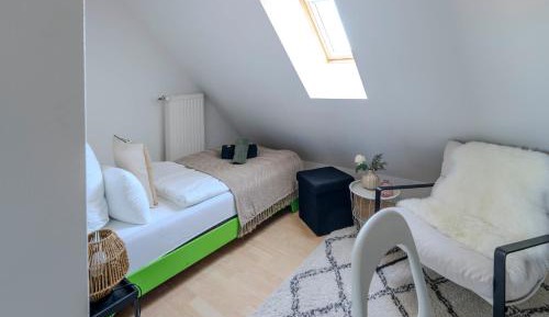 Single Room with Shared Bathroom