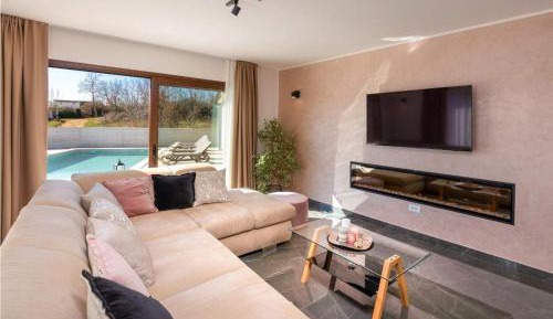 Four-Bedroom Holiday Home