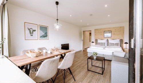 Apartment with Mountain View