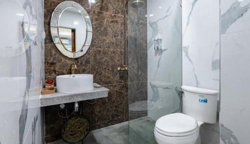 Deluxe Queen Room with Balcony