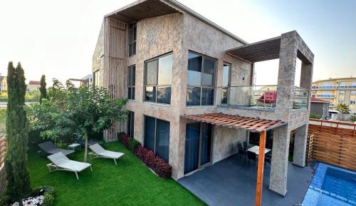 Deluxe Villa