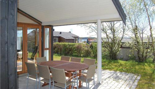 Three-Bedroom Holiday Home 
