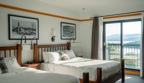 Superior 2 Queen Beds Room with Lake View