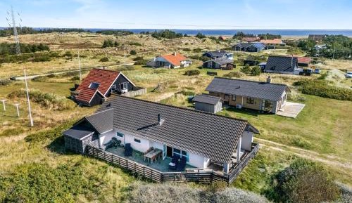 Seven-Bedroom Holiday Home