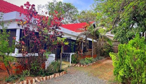 Bungalow with Garden View