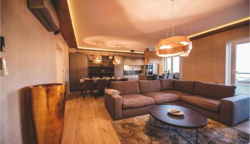 Ten-Bedroom Holiday Home