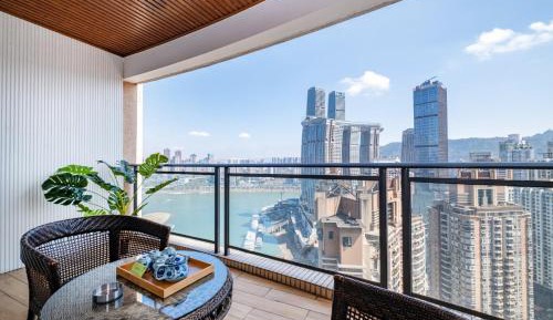 Four-Bedroom Apartment with Balcony 