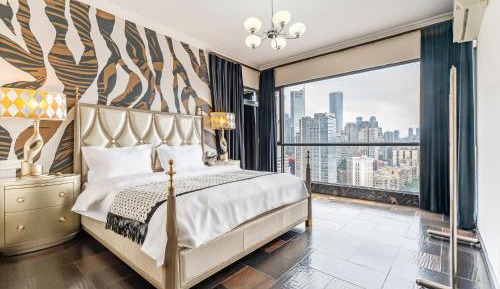 Four-Bedroom Apartment with Balcony 