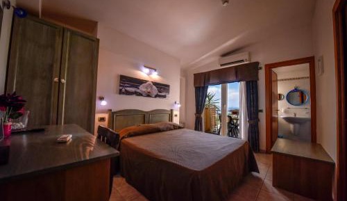 Double Room with lateral view Balcony