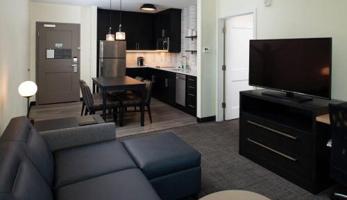 1 Bedroom Suite, 2 Queen, Sofa bed