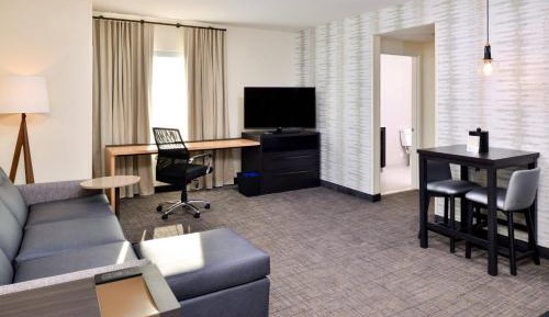 1 Bedroom Suite, 1 King, Sofa bed
