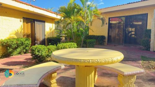 Bungalow with Garden View