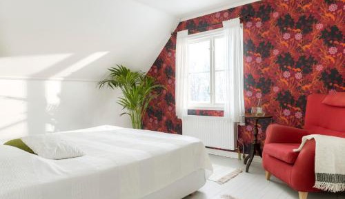 Twin Room with Shared Bathroom