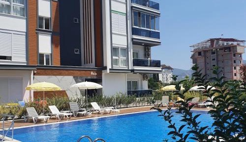 One-Bedroom Apartment with Pool View