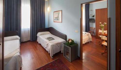 Connecting Double and Twin Room