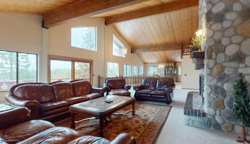 Five Bedroom Holiday Home