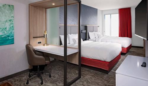Queen Suite with Trundle Bed