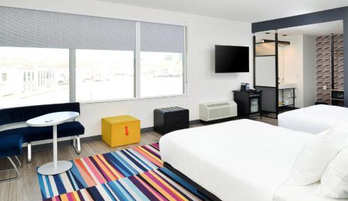 Savvy Queen Room with Two Queen Beds