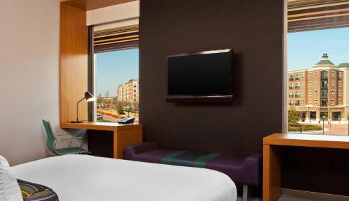 King Room with Roll-in Shower - Mobility and Hearing Accessible