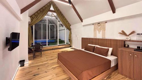 Deluxe Double Room with Balcony