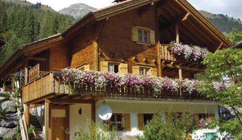 Apartment with Mountain View