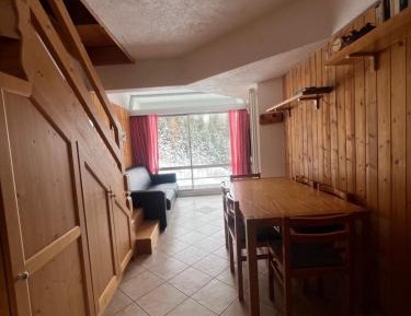 Apartment with Mountain View