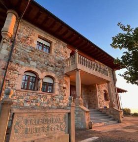 Villa with Garden View
