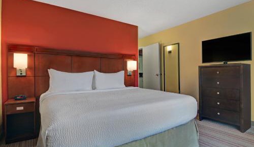 1 Bedroom 2 room Suite, 1 King, Sofa bed