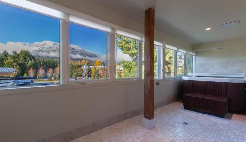 Condo, 1 Bedroom + Loft, Private Hot Tub (Unit 203)
