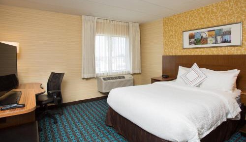 Queen Room with Roll-In Shower - Mobility/Hearing Accessible