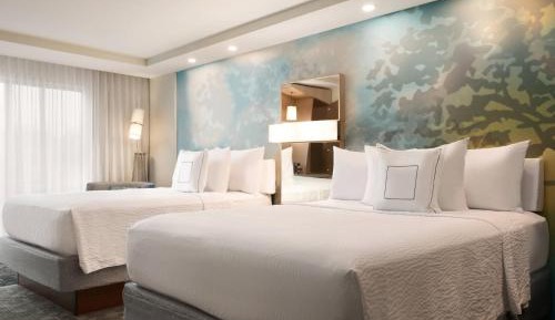 Queen Room with Two Queen Beds - Hearing Accessible