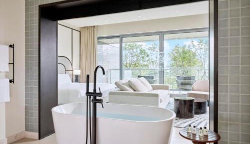 Hill Studio Suite Garden View King