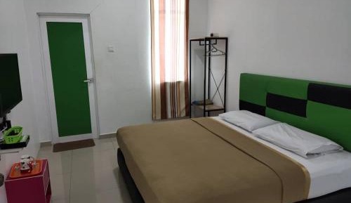 Deluxe Queen Room