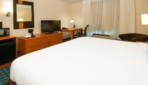 King Room with Roll-in Shower - Mobility and Hearing Accessible