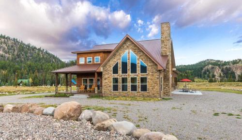 Five-Bedroom Holiday Home