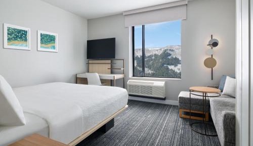 King Studio with Sofa Bed and Mountain View - Hearing Accessible